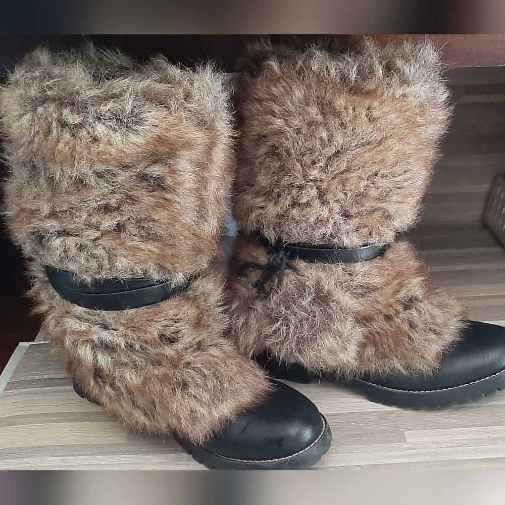 Wanted Faux Fur Leather Lower Calf Boots Size 9